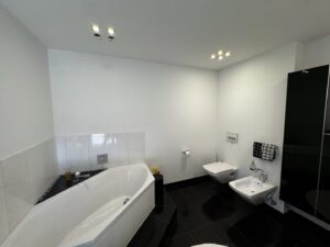 Bad mit Wanne