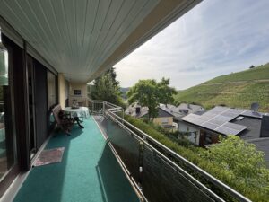 Balkon mit Blick in die Weinberge