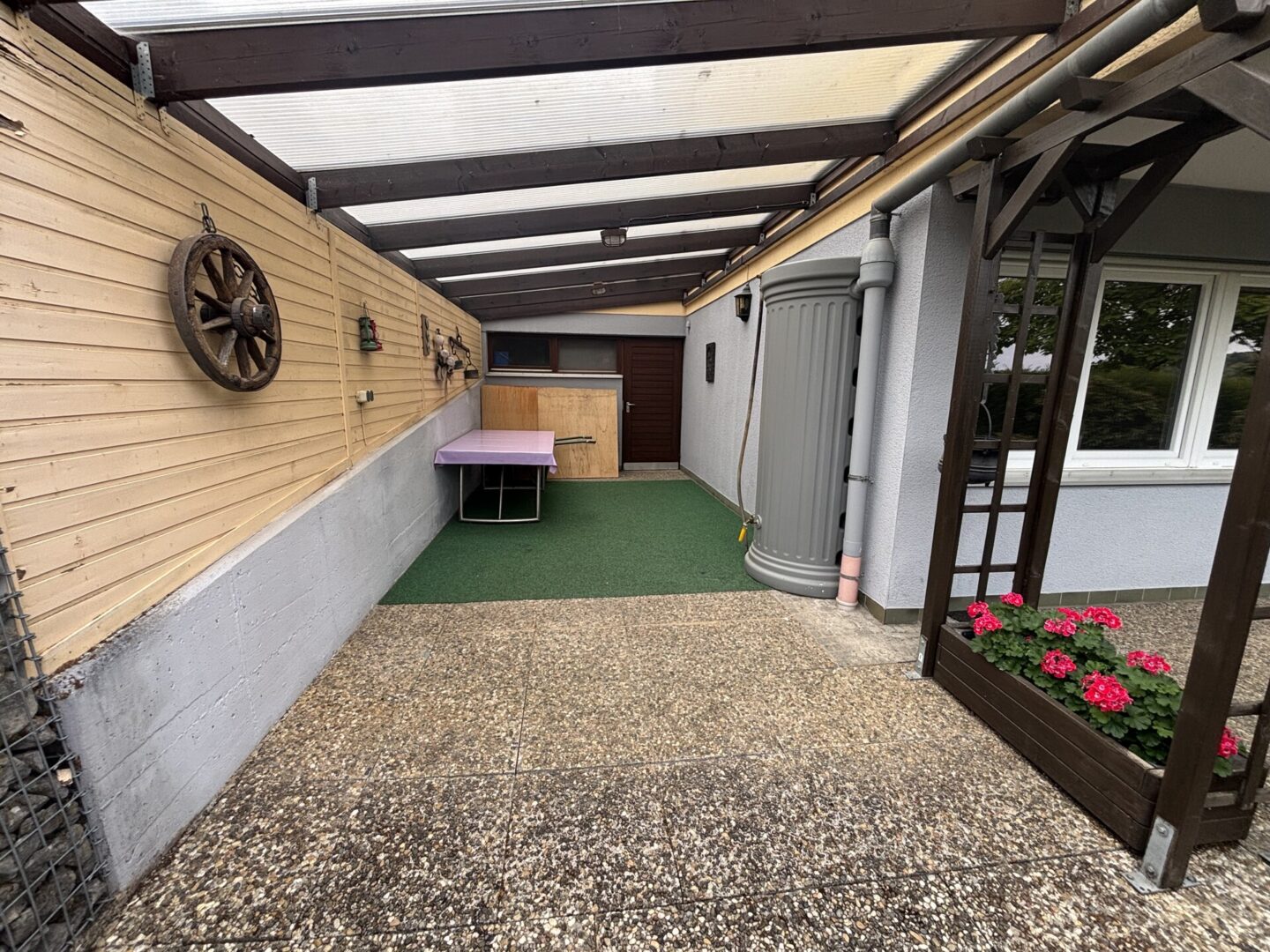überdachte Terrasse