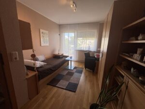Schlafzimmer mit Balkonzugang